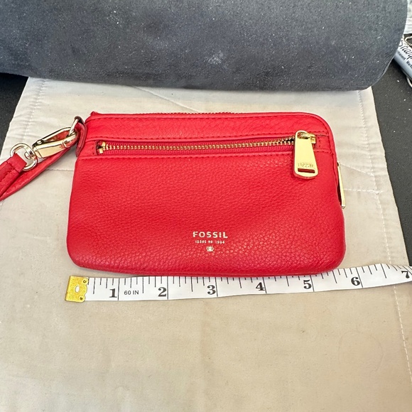 Fossil, Red Leather Woman’s Wristlet Wallet. - Picture 8 of 10